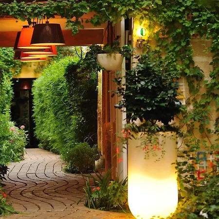 Les Patios Du Marais 2 Paryż