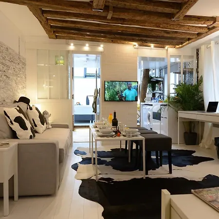 Апартаменты Les Patios Du Marais 2 Париж