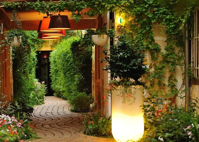 Les Patios Du Marais 2 Parigi